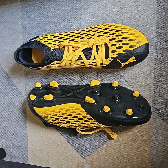 Sz 11 Men's PUMA Future 5.4 Cleats - Picture 3 of 10